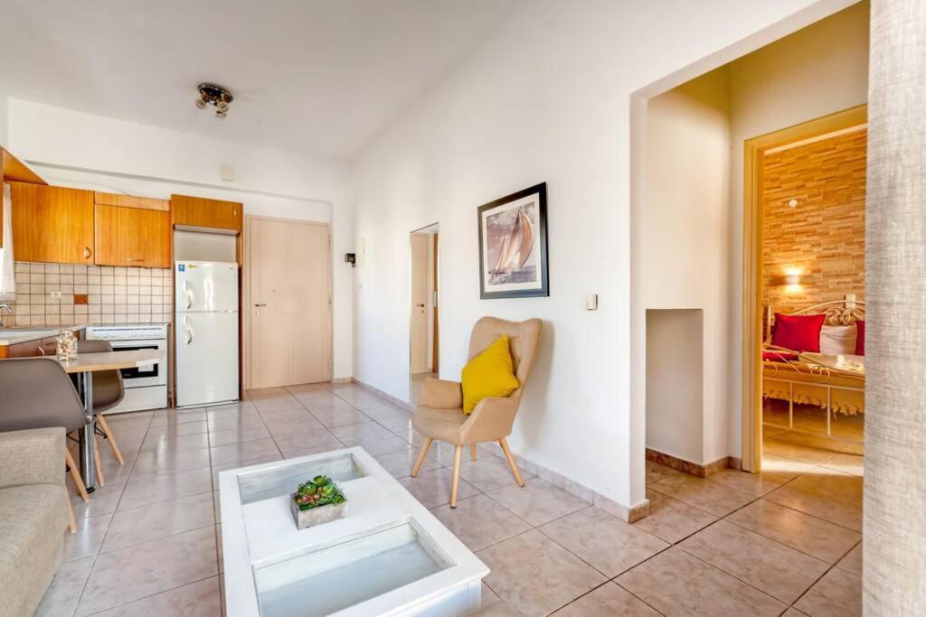 Jenny'S Flat Near The Sea Apartment Galatas  ภายนอก รูปภาพ
