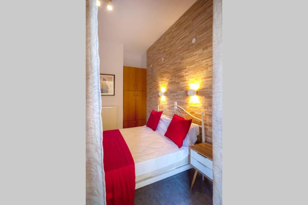 Jenny'S Flat Near The Sea Apartment Galatas  ภายนอก รูปภาพ