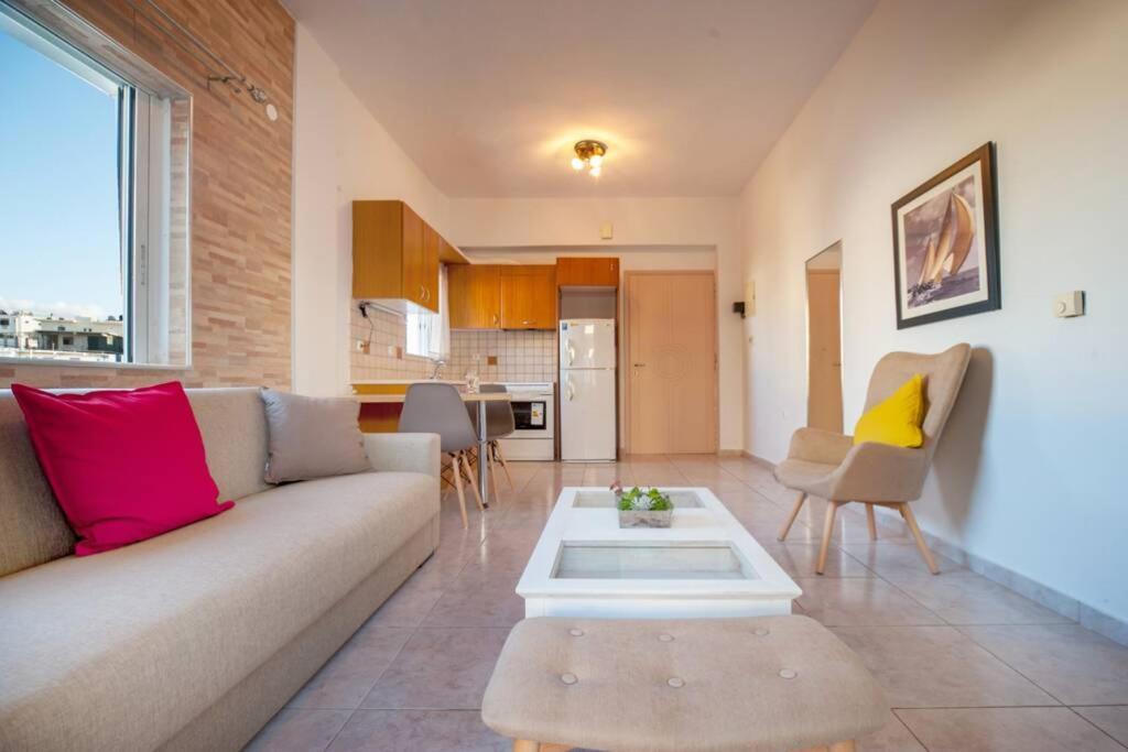 Jenny'S Flat Near The Sea Apartment Galatas  ภายนอก รูปภาพ
