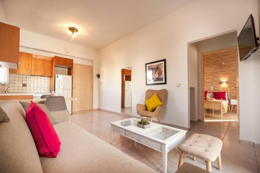 Jenny'S Flat Near The Sea Apartment Galatas  ภายนอก รูปภาพ
