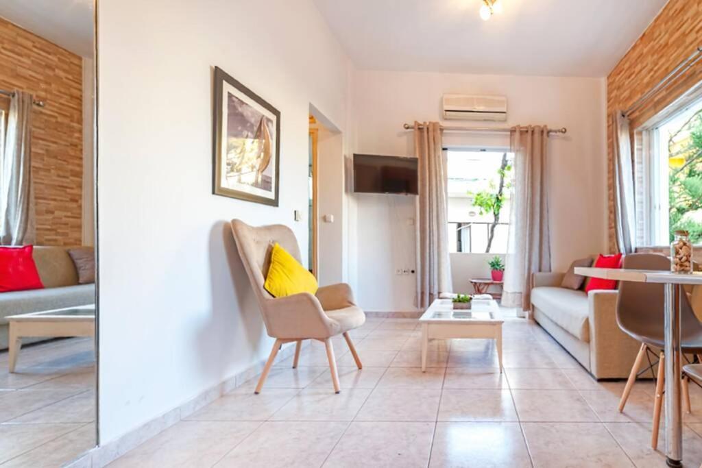 Jenny'S Flat Near The Sea Apartment Galatas  ภายนอก รูปภาพ
