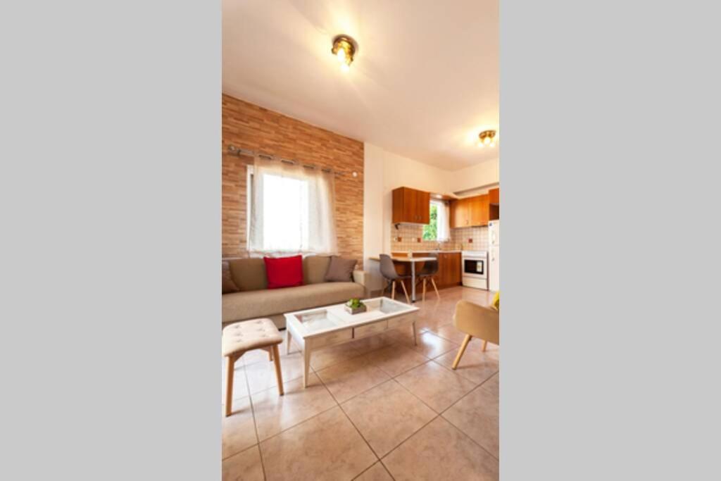 Jenny'S Flat Near The Sea Apartment Galatas  ภายนอก รูปภาพ