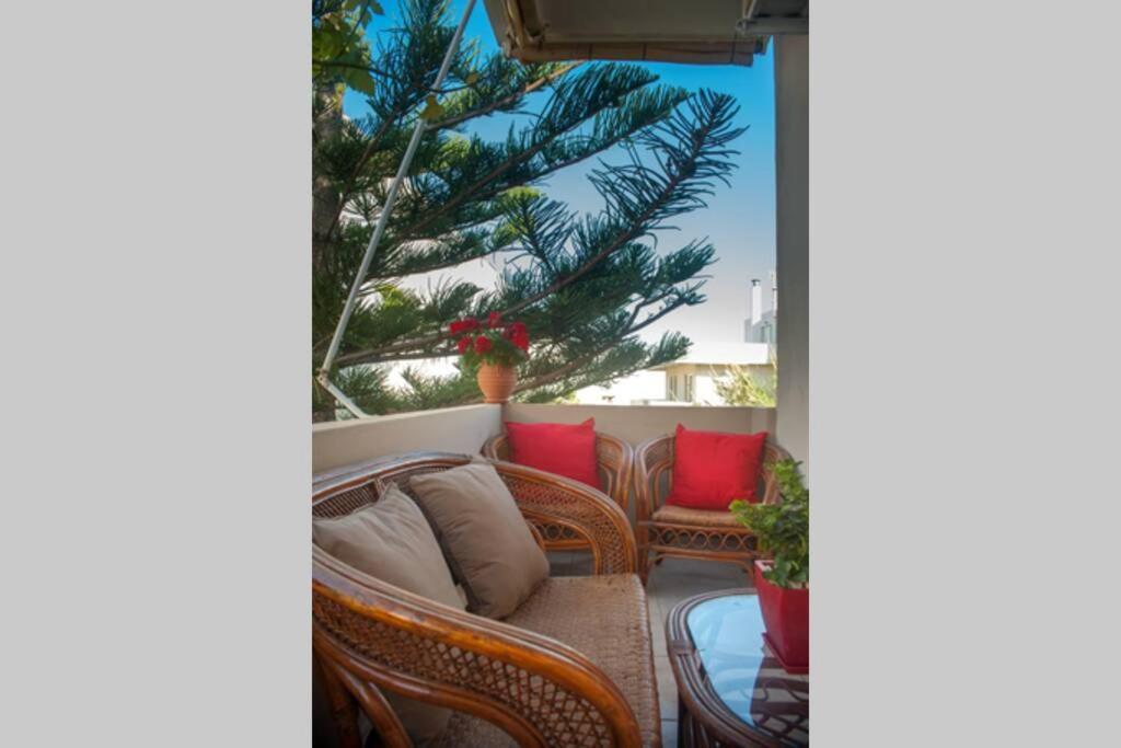 Jenny'S Flat Near The Sea Apartment Galatas  ภายนอก รูปภาพ